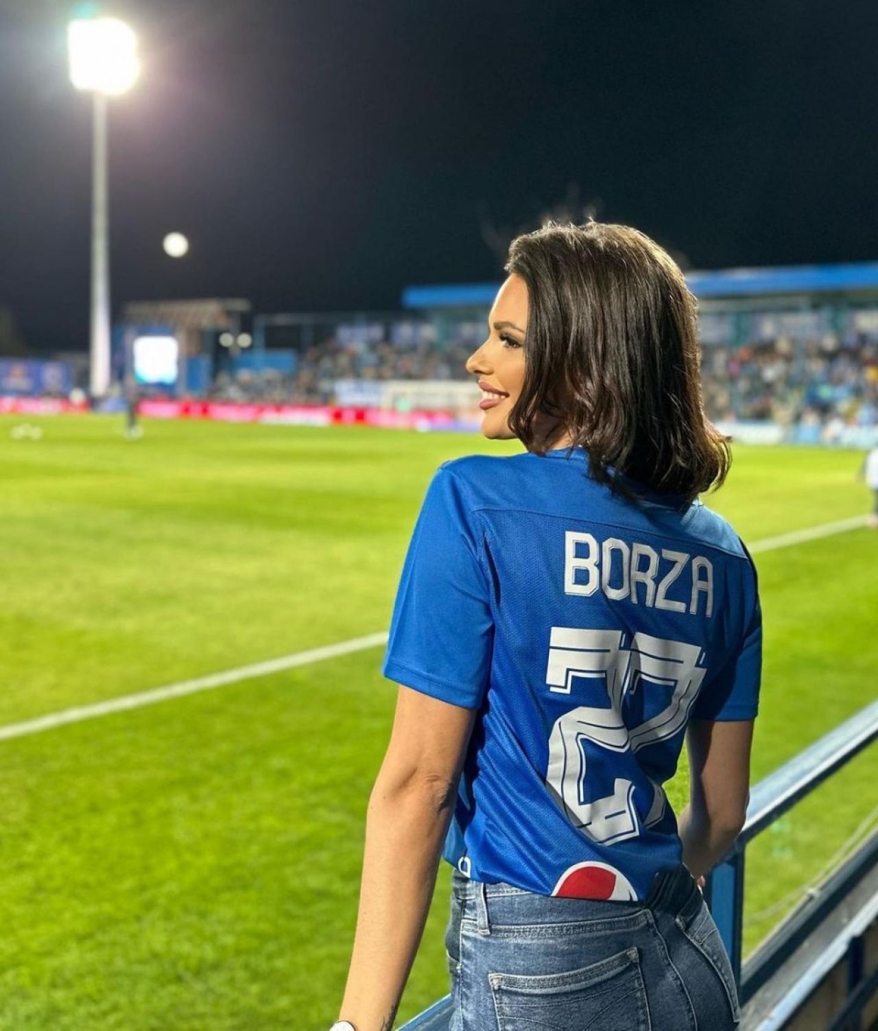 Cea mai focoasă fană a Farului oferă două bilete la meciul cu FCSB! Condiția: o vacanță de lux în Mykonos_37