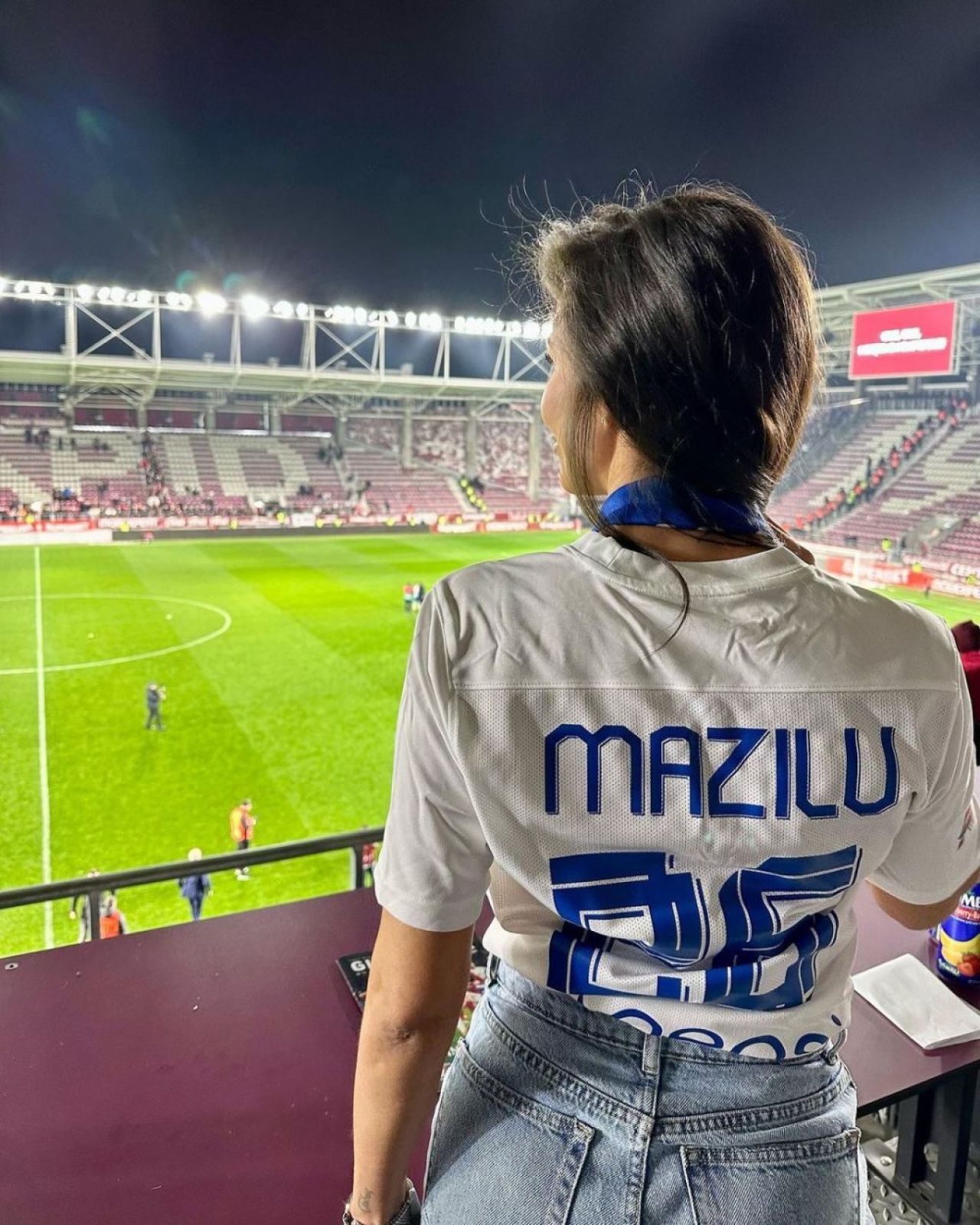 Cea mai focoasă fană a Farului oferă două bilete la meciul cu FCSB! Condiția: o vacanță de lux în Mykonos_51