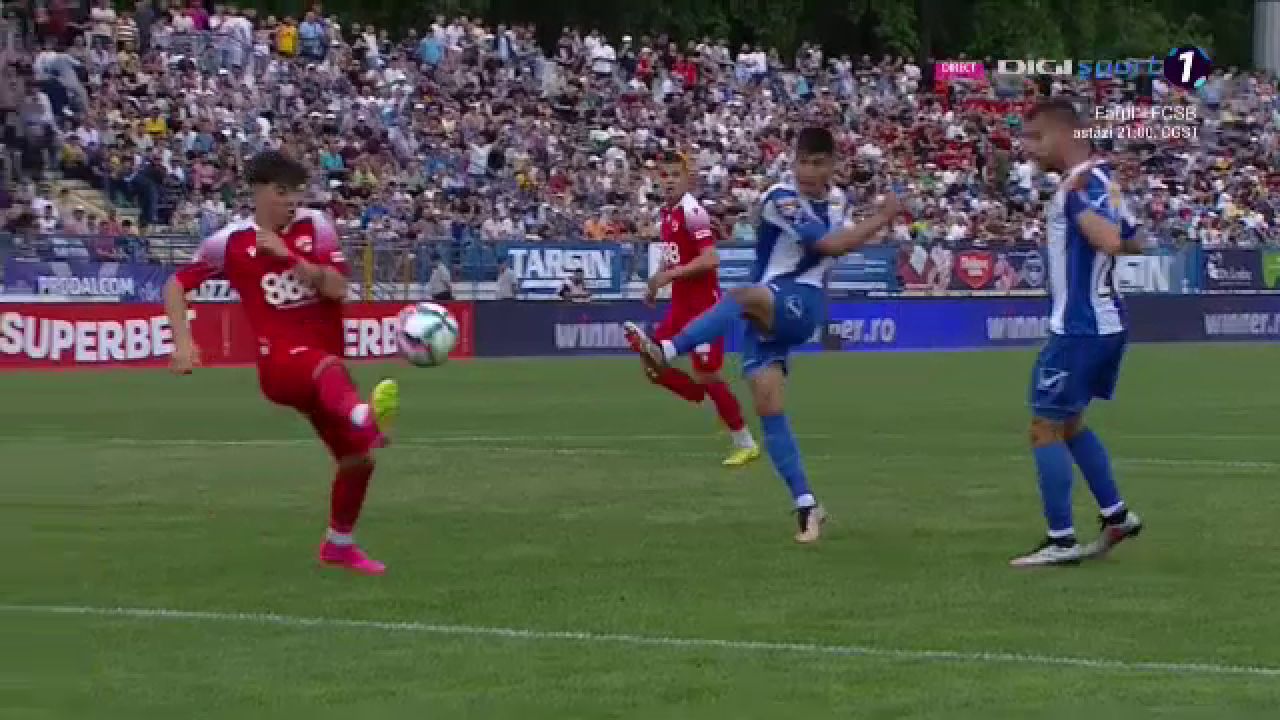 Dinamo, executată de doi jucători formați de FCSB! „Câinii” trebuie să treacă prin focurile barajului _7