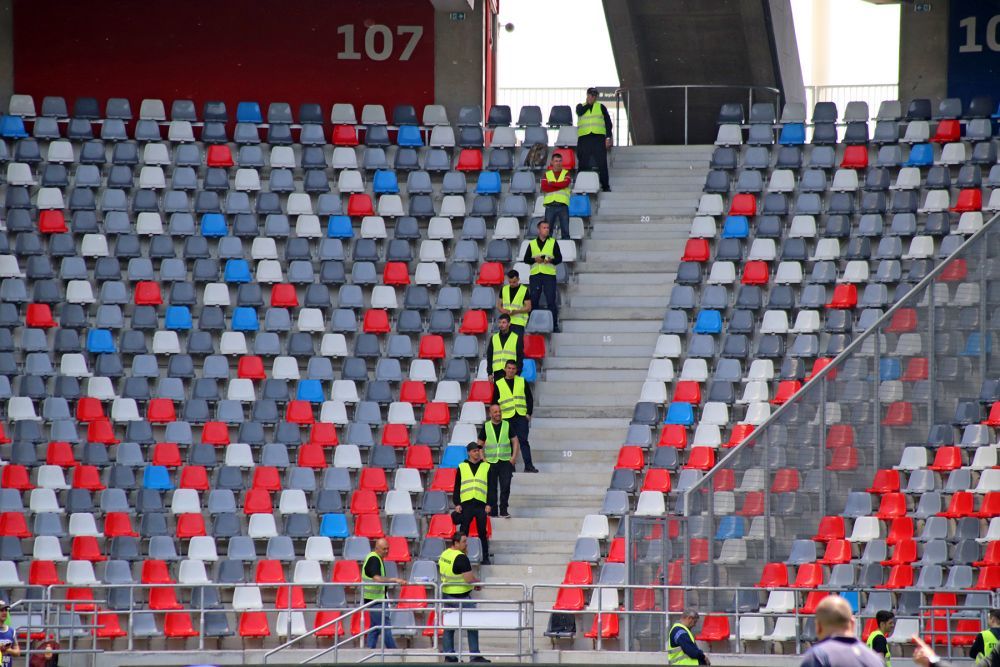Fanii lui CSA Steaua au întors armele împotriva lui Florin Talpan! Mesajele Peluzei Sud + tribunele goale de pe Ghencea _8