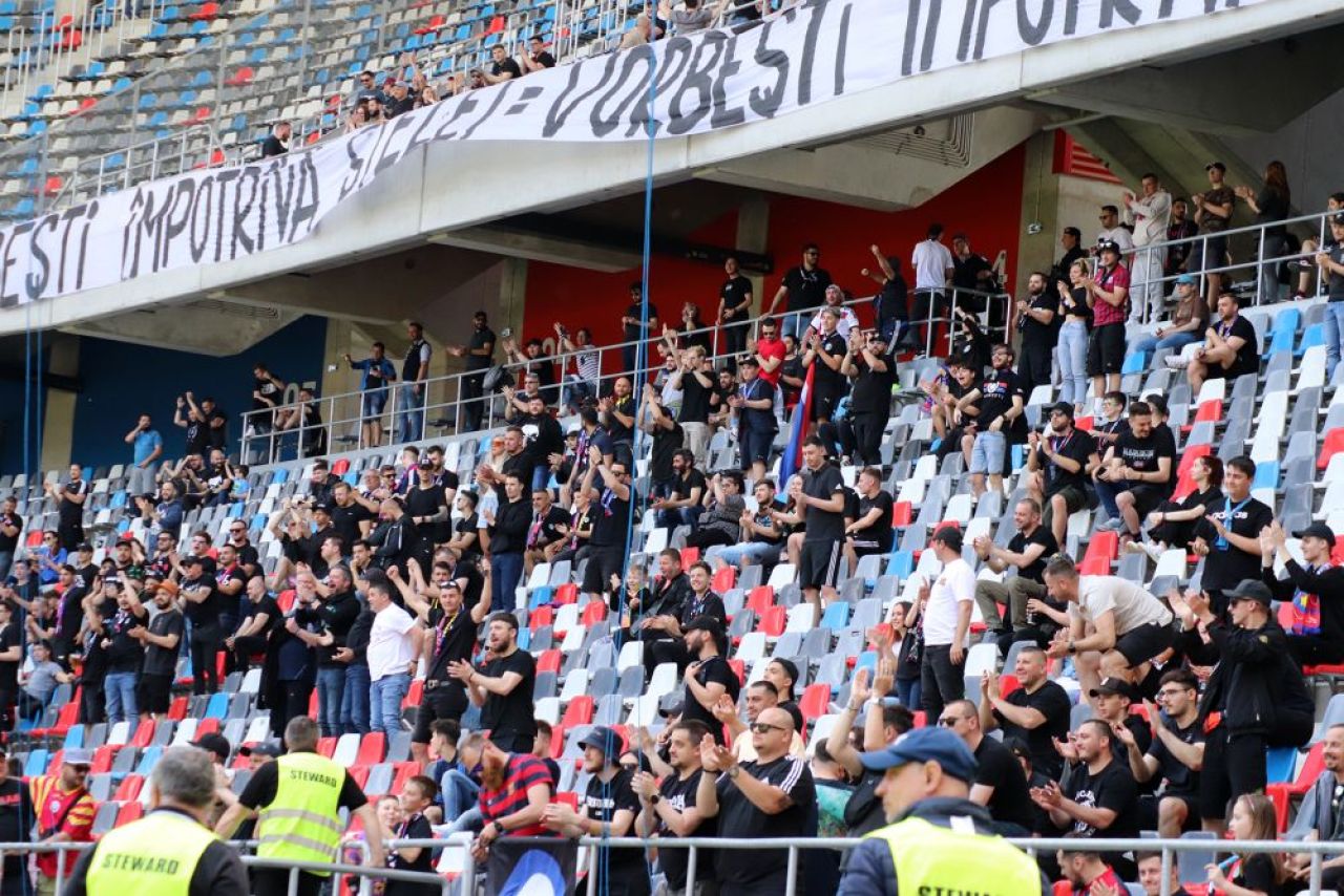 Fanii lui CSA Steaua au întors armele împotriva lui Florin Talpan! Mesajele Peluzei Sud + tribunele goale de pe Ghencea _10