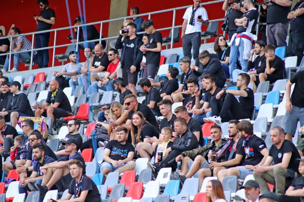 Fanii lui CSA Steaua au întors armele împotriva lui Florin Talpan! Mesajele Peluzei Sud + tribunele goale de pe Ghencea _18