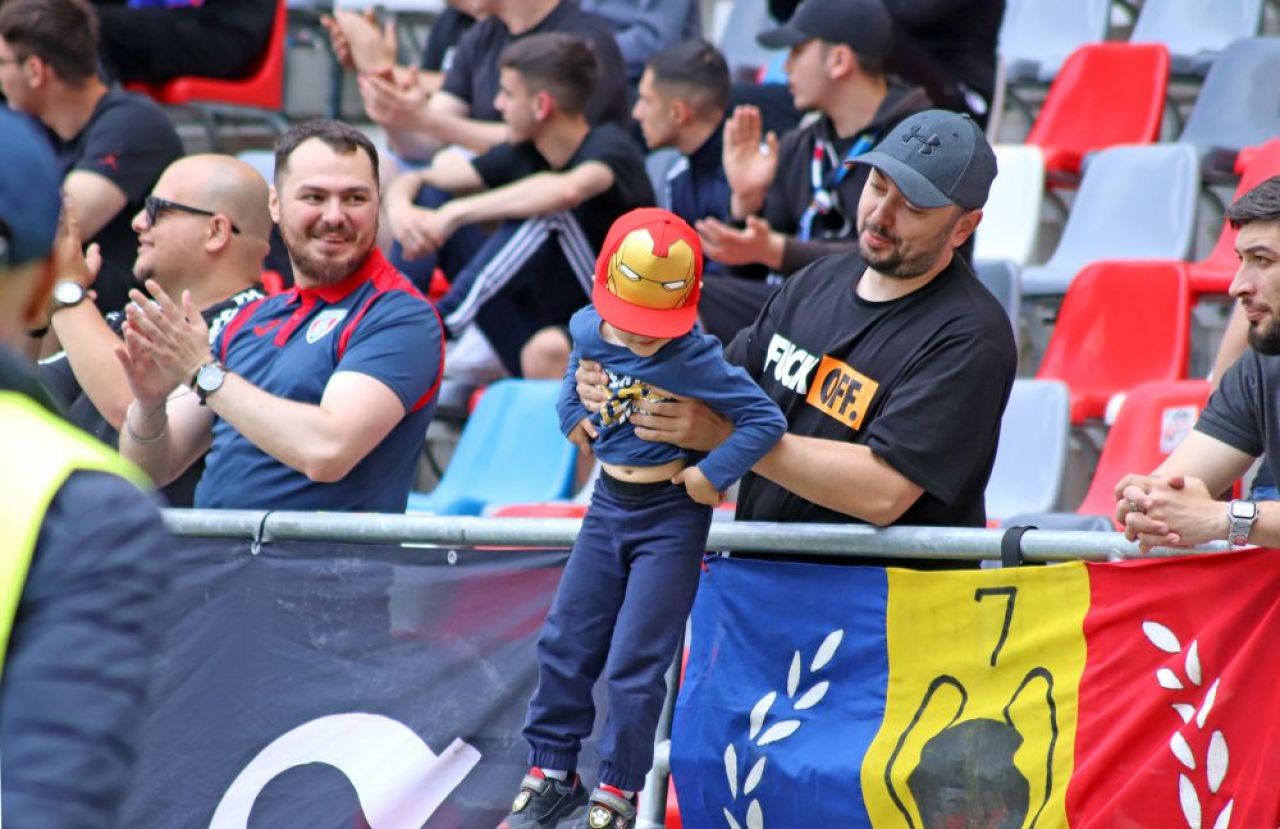 Fanii lui CSA Steaua au întors armele împotriva lui Florin Talpan! Mesajele Peluzei Sud + tribunele goale de pe Ghencea _25