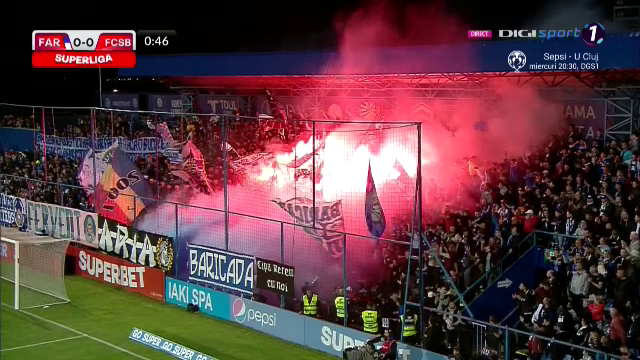Spectacol total la Farul - FCSB! Fanii gazdelor au „aprins” peluza cu materiale pirotehnice încă din startul meciului_6