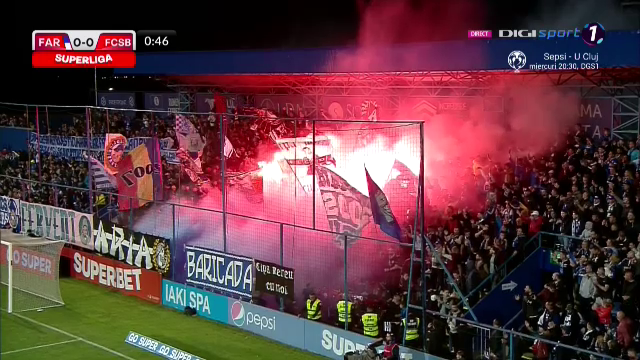 Spectacol total la Farul - FCSB! Fanii gazdelor au „aprins” peluza cu materiale pirotehnice încă din startul meciului_10
