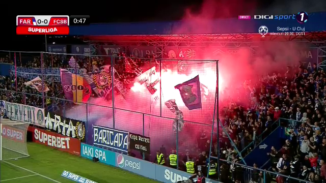 Spectacol total la Farul - FCSB! Fanii gazdelor au „aprins” peluza cu materiale pirotehnice încă din startul meciului_27