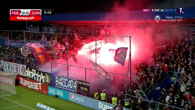 Spectacol total la Farul - FCSB! Fanii gazdelor au „aprins” peluza cu materiale pirotehnice încă din startul meciului_29