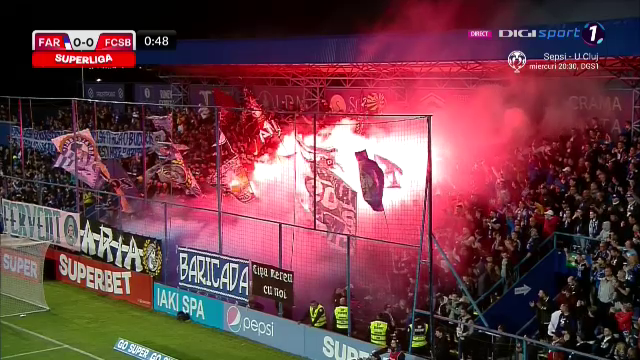 Spectacol total la Farul - FCSB! Fanii gazdelor au „aprins” peluza cu materiale pirotehnice încă din startul meciului_38