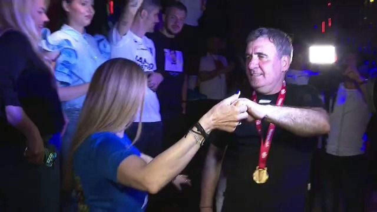 Gică Hagi, omul-orchestră! Party Farul: dans pentru titlu, playlist variat. N-a lipsit imnul de la Coppa del Mondo _1
