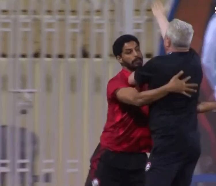 Șumudică a cedat după un conflict cu un fan! Staff-ul a intervenit pentru a-l calma_3