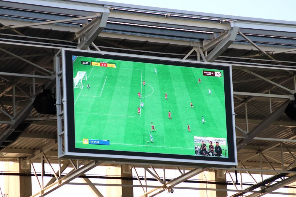 Cum s-a văzut de pe stadion victoria Craiovei în Giulești. Pasiune, controverse și artificii_5