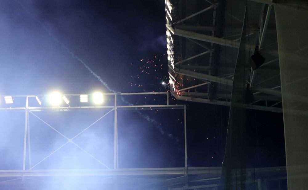 Cum s-a văzut de pe stadion victoria Craiovei în Giulești. Pasiune, controverse și artificii_60