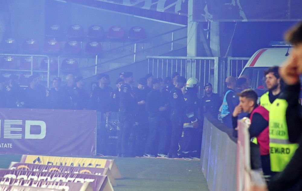 Cum s-a văzut de pe stadion victoria Craiovei în Giulești. Pasiune, controverse și artificii_61