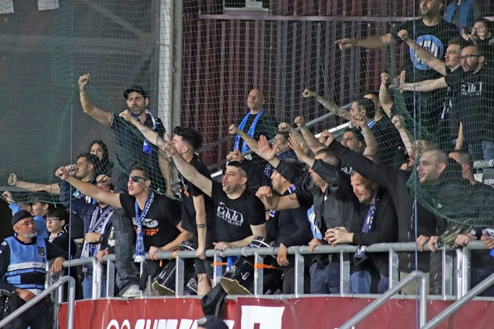 Cum s-a văzut de pe stadion victoria Craiovei în Giulești. Pasiune, controverse și artificii_94