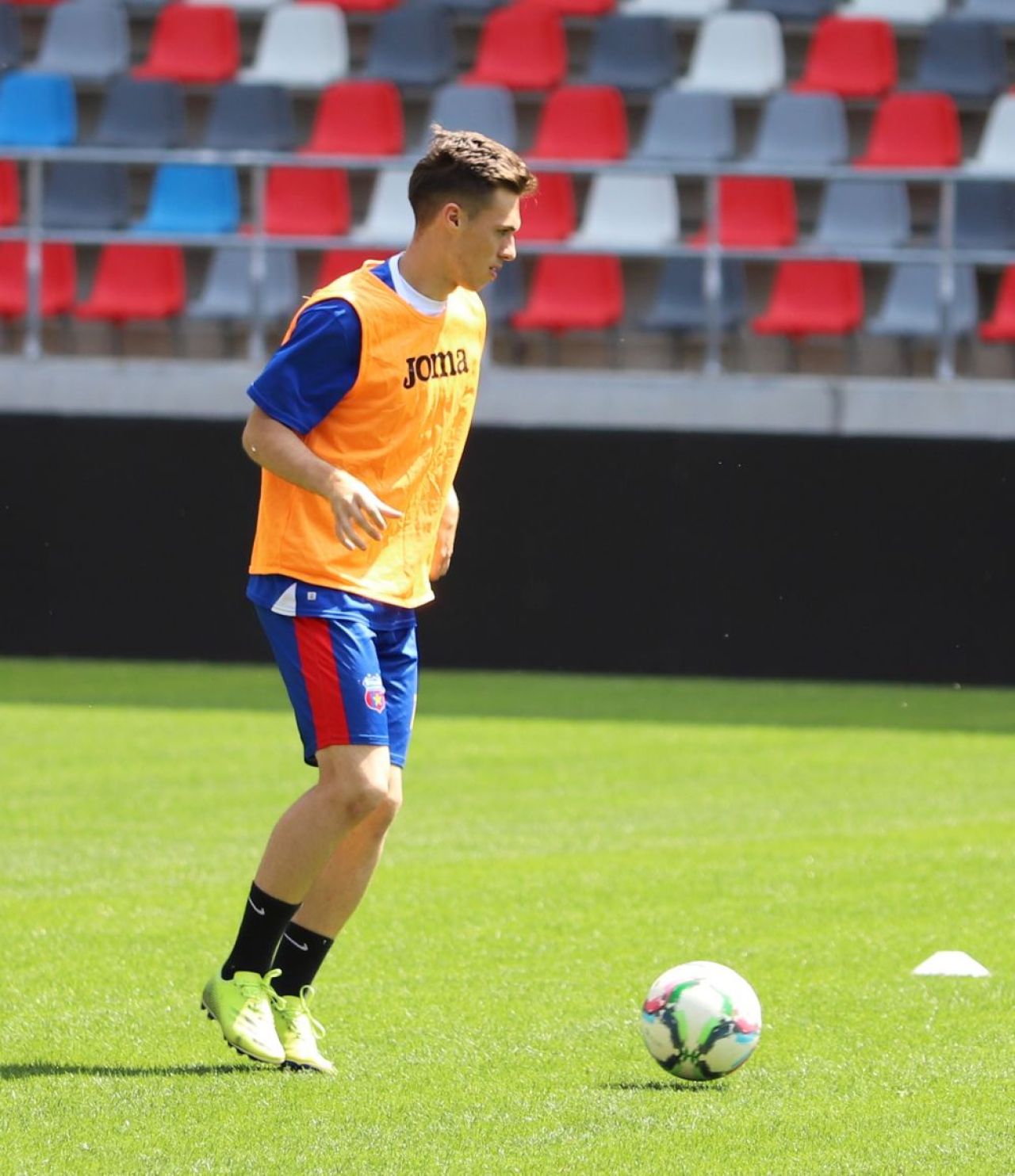 Steaua este peste FCSB! Echipa de fotbal din Ghencea care luptă pentru eventul campionat - cupă_3
