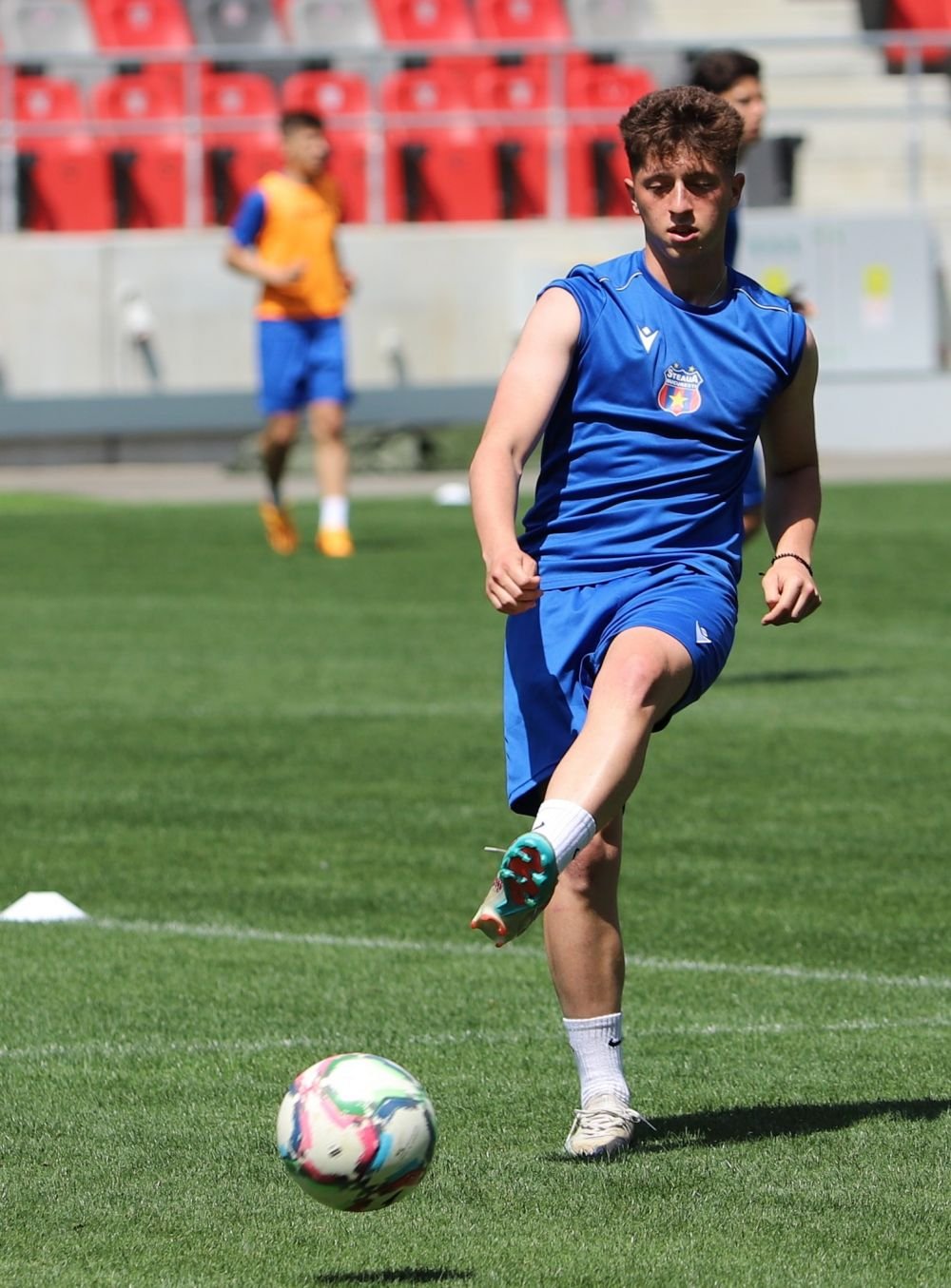 Steaua este peste FCSB! Echipa de fotbal din Ghencea care luptă pentru eventul campionat - cupă_10