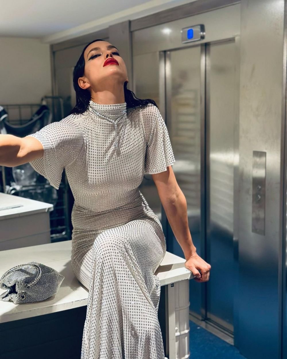 Și-a uitat hainele acasă?! Irina Shayk, aproape dezbrăcată pe covorul roșu la Cannes! Cum a apărut _9