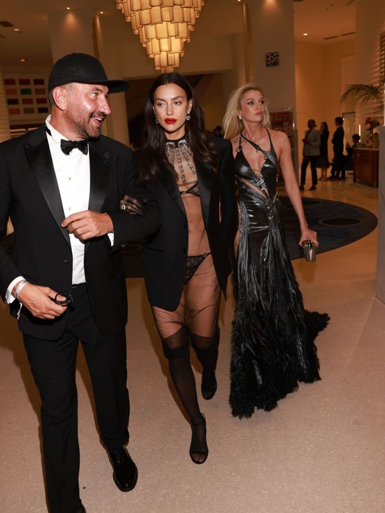 Și-a uitat hainele acasă?! Irina Shayk, aproape dezbrăcată pe covorul roșu la Cannes! Cum a apărut _33