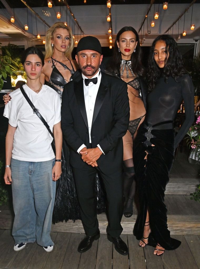 Și-a uitat hainele acasă?! Irina Shayk, aproape dezbrăcată pe covorul roșu la Cannes! Cum a apărut _34