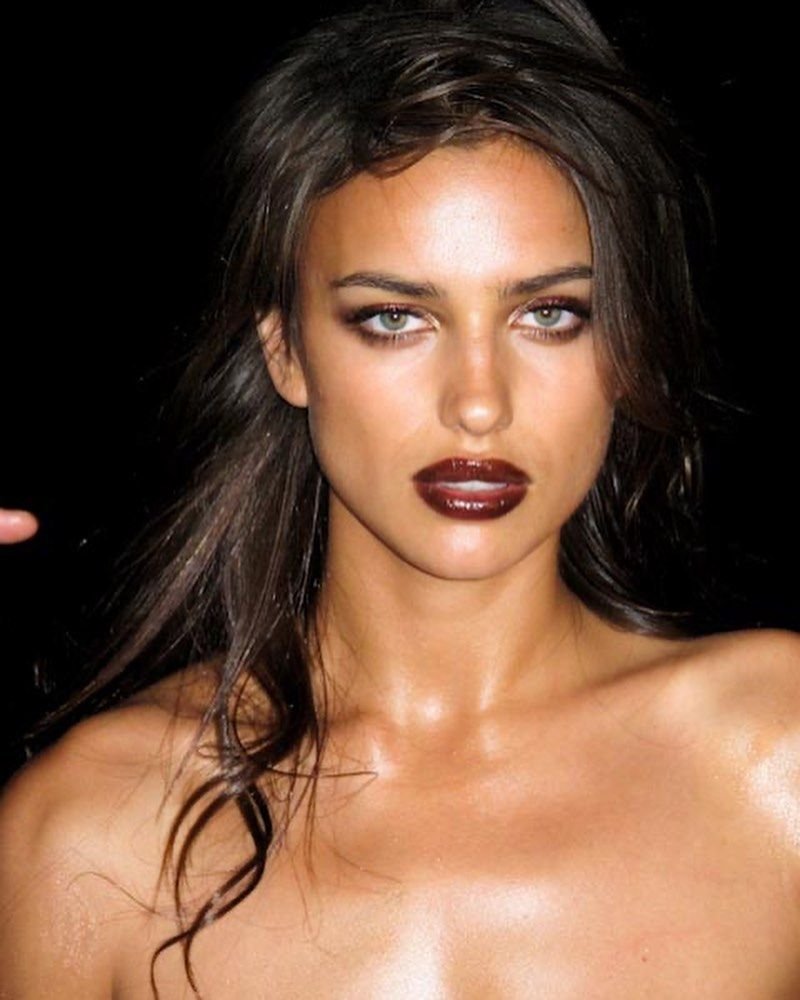 Și-a uitat hainele acasă?! Irina Shayk, aproape dezbrăcată pe covorul roșu la Cannes! Cum a apărut _46