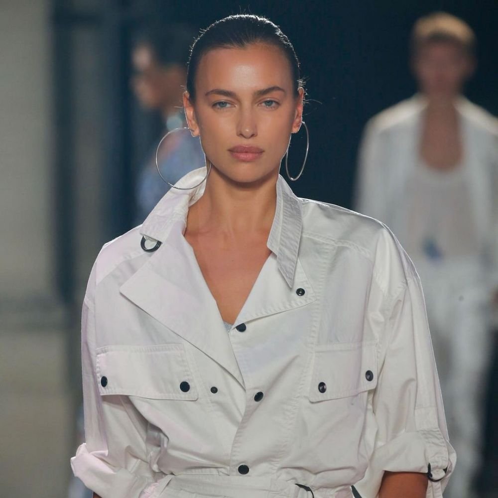 Și-a uitat hainele acasă?! Irina Shayk, aproape dezbrăcată pe covorul roșu la Cannes! Cum a apărut _53
