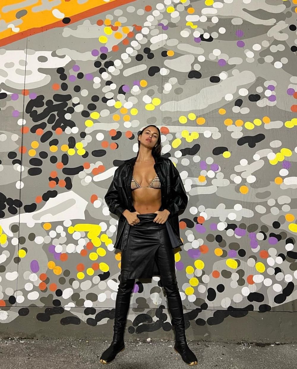 Și-a uitat hainele acasă?! Irina Shayk, aproape dezbrăcată pe covorul roșu la Cannes! Cum a apărut _61