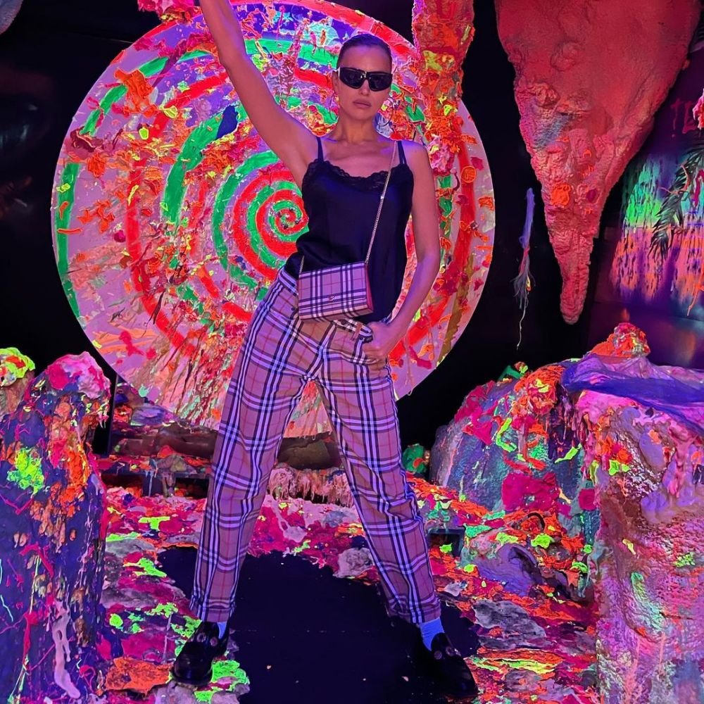 Și-a uitat hainele acasă?! Irina Shayk, aproape dezbrăcată pe covorul roșu la Cannes! Cum a apărut _77