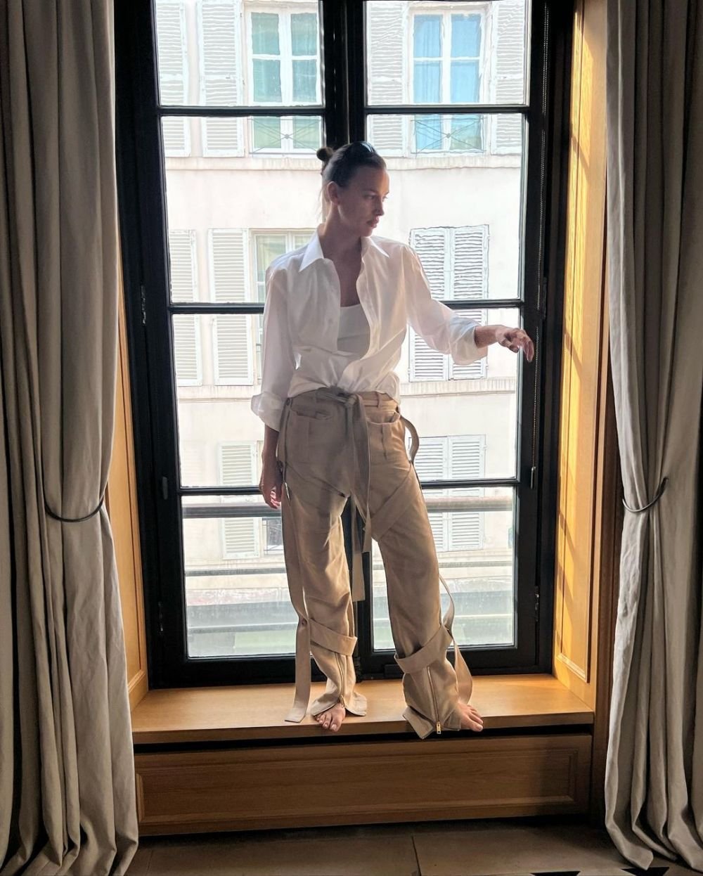 Și-a uitat hainele acasă?! Irina Shayk, aproape dezbrăcată pe covorul roșu la Cannes! Cum a apărut _87