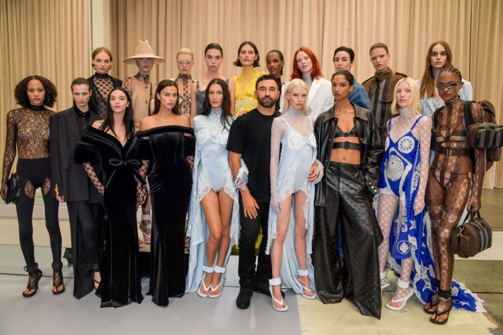 Și-a uitat hainele acasă?! Irina Shayk, aproape dezbrăcată pe covorul roșu la Cannes! Cum a apărut _90