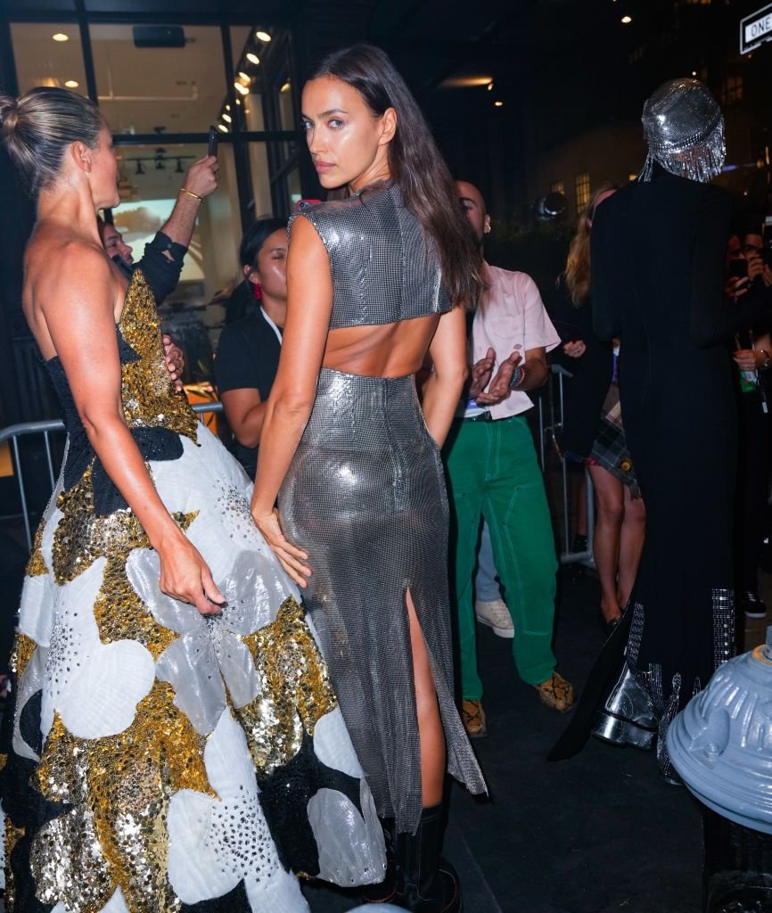 Și-a uitat hainele acasă?! Irina Shayk, aproape dezbrăcată pe covorul roșu la Cannes! Cum a apărut _96
