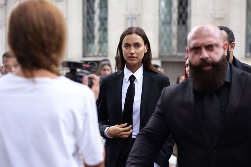 Și-a uitat hainele acasă?! Irina Shayk, aproape dezbrăcată pe covorul roșu la Cannes! Cum a apărut _124