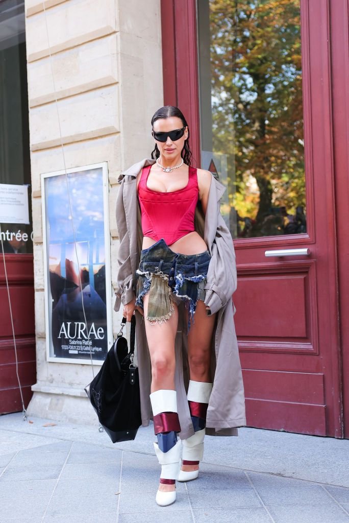 Și-a uitat hainele acasă?! Irina Shayk, aproape dezbrăcată pe covorul roșu la Cannes! Cum a apărut _140