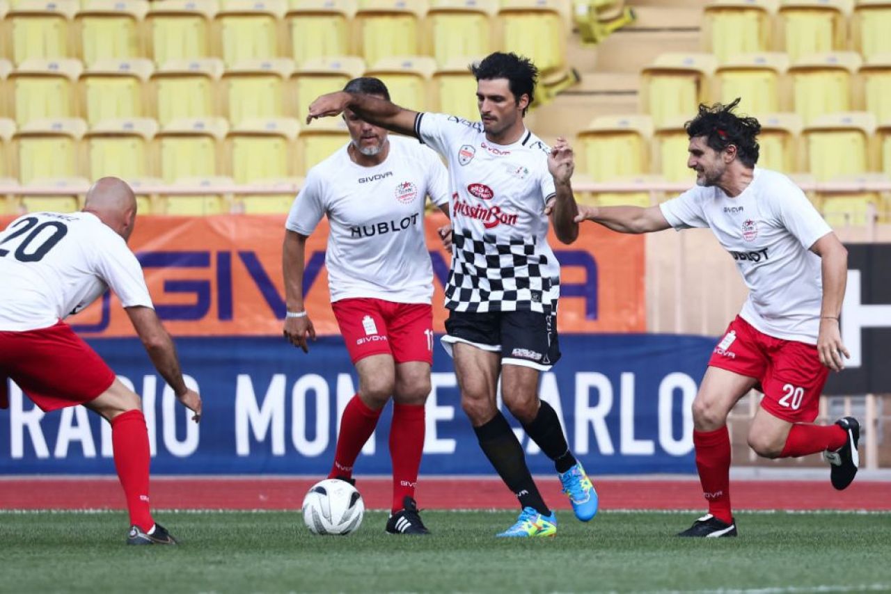 Emoții pentru Ferarri! Carlos Sainz s-a accidentat la un meci caritabil de fotbal chiar înaintea Grad Prix-ului de la Monaco _1
