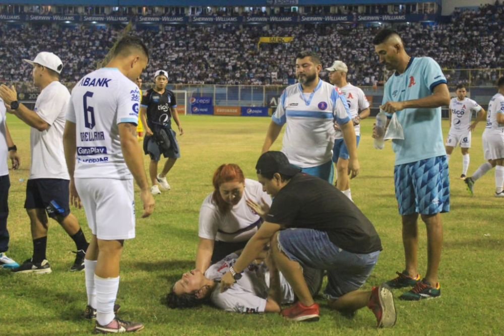 Sancţiuni aspre în El Salvador după busculada soldată cu 12 morţi_2