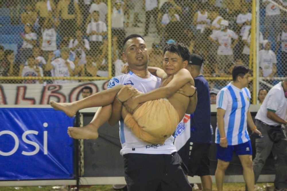 Sancţiuni aspre în El Salvador după busculada soldată cu 12 morţi_3