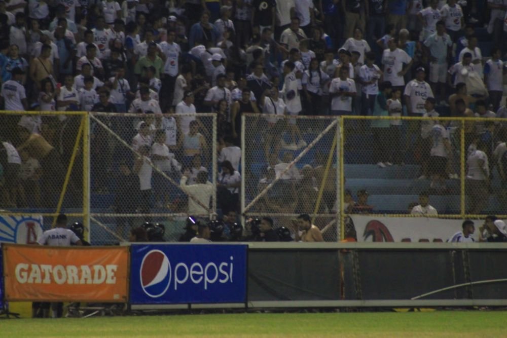 Sancţiuni aspre în El Salvador după busculada soldată cu 12 morţi_7