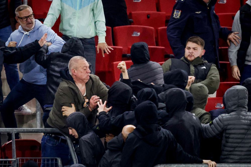 43 de suporteri ai AZ Alkmaar, interzişi pe stadion după incidentele de la meciul cu West Ham_2