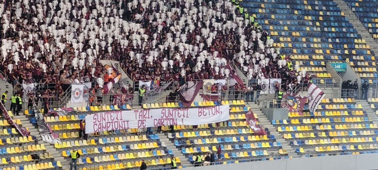 Atmosferă nebună la FCSB - Rapid! Galeria giuleștenilor i-a ironizat pe „roș-albaștri” cu o coregrafie inedită_1