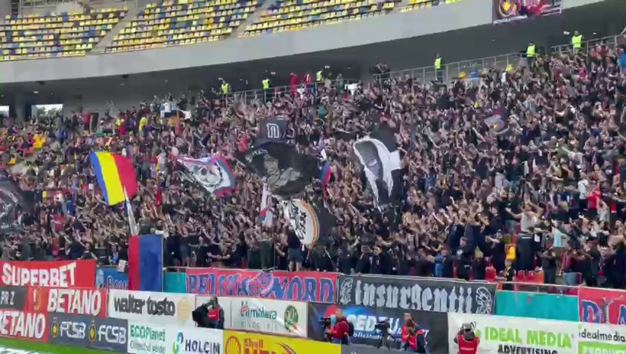 Atmosferă nebună la FCSB - Rapid! Galeria giuleștenilor i-a ironizat pe „roș-albaștri” cu o coregrafie inedită_3