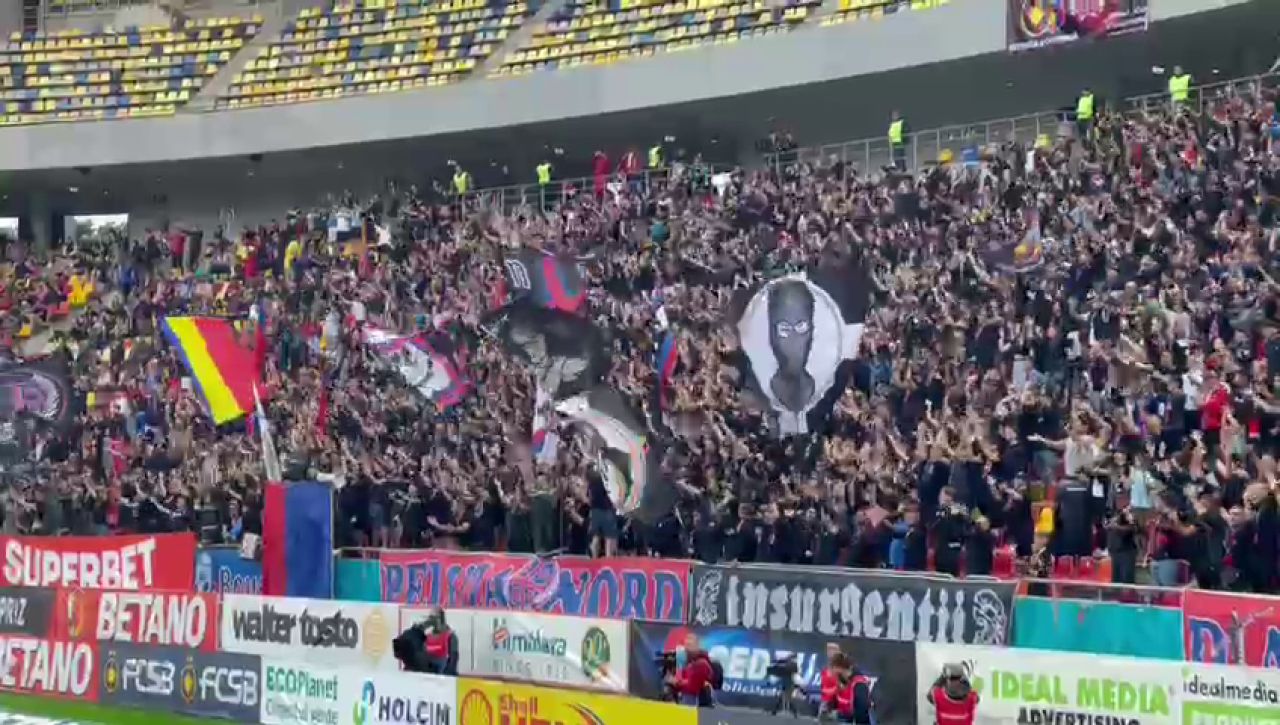 Atmosferă nebună la FCSB - Rapid! Galeria giuleștenilor i-a ironizat pe „roș-albaștri” cu o coregrafie inedită_4