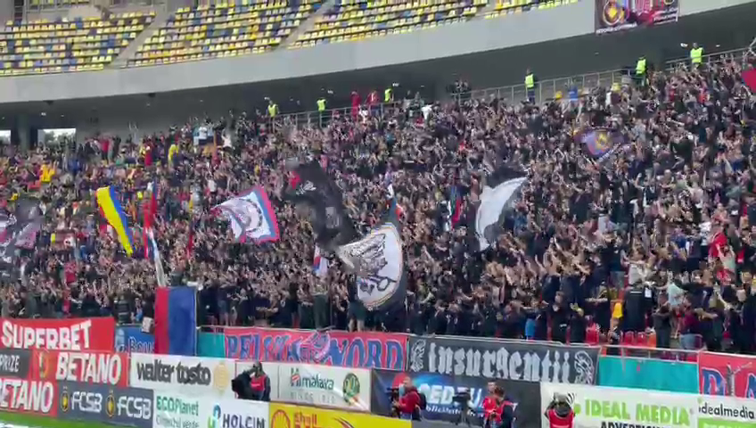 Atmosferă nebună la FCSB - Rapid! Galeria giuleștenilor i-a ironizat pe „roș-albaștri” cu o coregrafie inedită_6