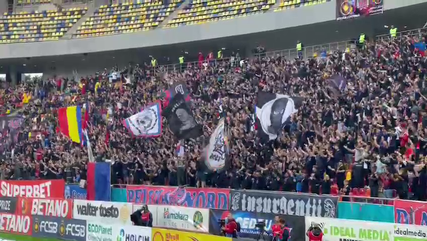 Atmosferă nebună la FCSB - Rapid! Galeria giuleștenilor i-a ironizat pe „roș-albaștri” cu o coregrafie inedită_7