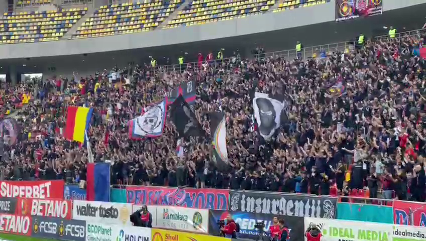 Atmosferă nebună la FCSB - Rapid! Galeria giuleștenilor i-a ironizat pe „roș-albaștri” cu o coregrafie inedită_8