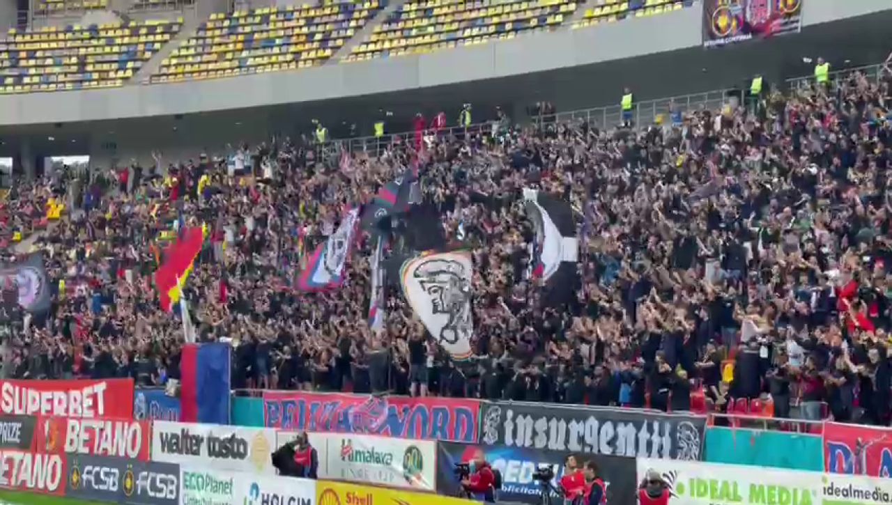 Atmosferă nebună la FCSB - Rapid! Galeria giuleștenilor i-a ironizat pe „roș-albaștri” cu o coregrafie inedită_10