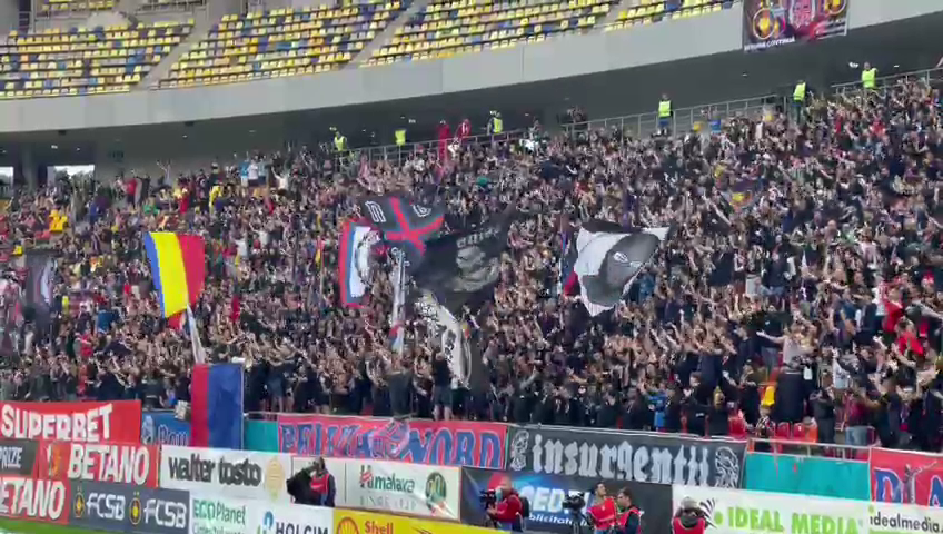 Atmosferă nebună la FCSB - Rapid! Galeria giuleștenilor i-a ironizat pe „roș-albaștri” cu o coregrafie inedită_12