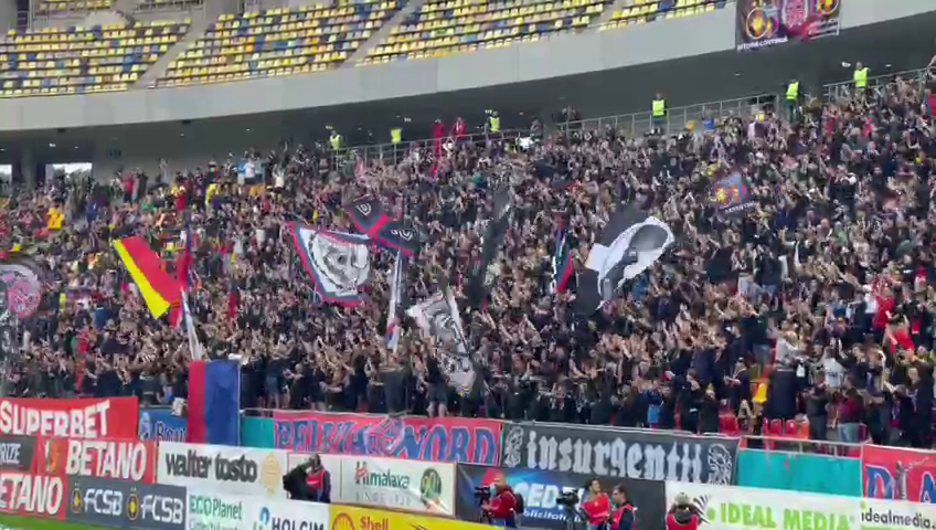 Atmosferă nebună la FCSB - Rapid! Galeria giuleștenilor i-a ironizat pe „roș-albaștri” cu o coregrafie inedită_14