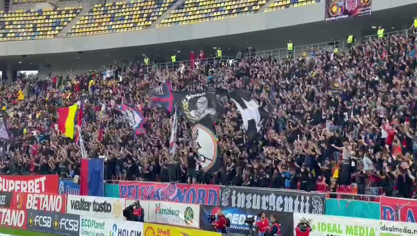 Atmosferă nebună la FCSB - Rapid! Galeria giuleștenilor i-a ironizat pe „roș-albaștri” cu o coregrafie inedită_17