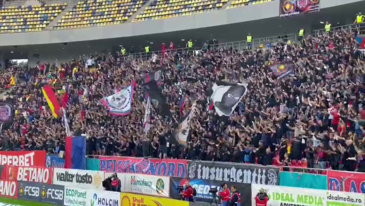 Atmosferă nebună la FCSB - Rapid! Galeria giuleștenilor i-a ironizat pe „roș-albaștri” cu o coregrafie inedită_20