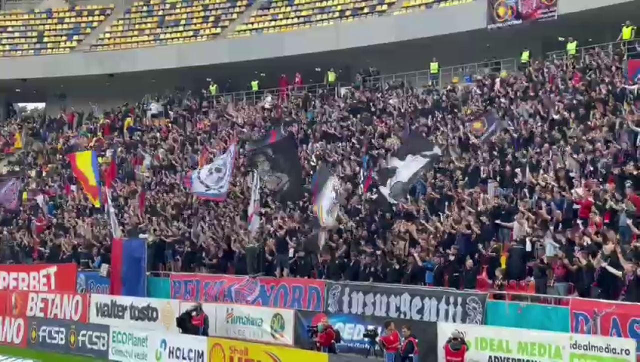 Atmosferă nebună la FCSB - Rapid! Galeria giuleștenilor i-a ironizat pe „roș-albaștri” cu o coregrafie inedită_21