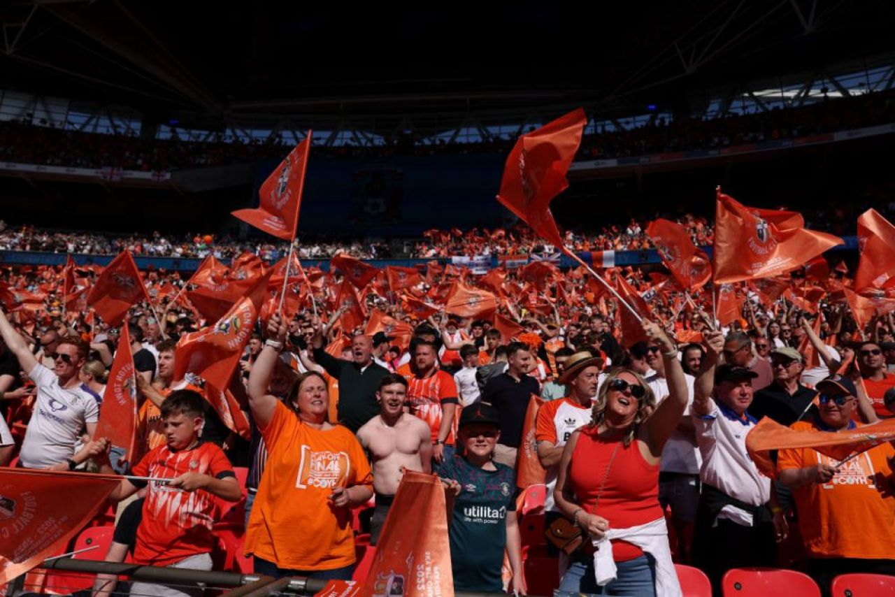 În stadionul nou-promovatei Luton Town se intră ca în bar: cu câte milioane îl vor moderniza pentru Premier League_2
